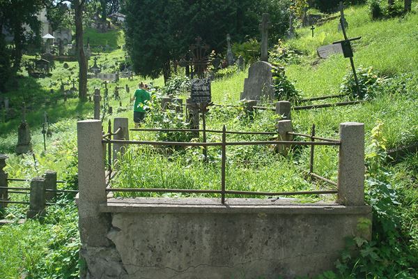 Tombstone of Zofia Korlinska and Edmund and Zofia Oszurko, Na Rossie cemetery in Vilnius, as of 2013