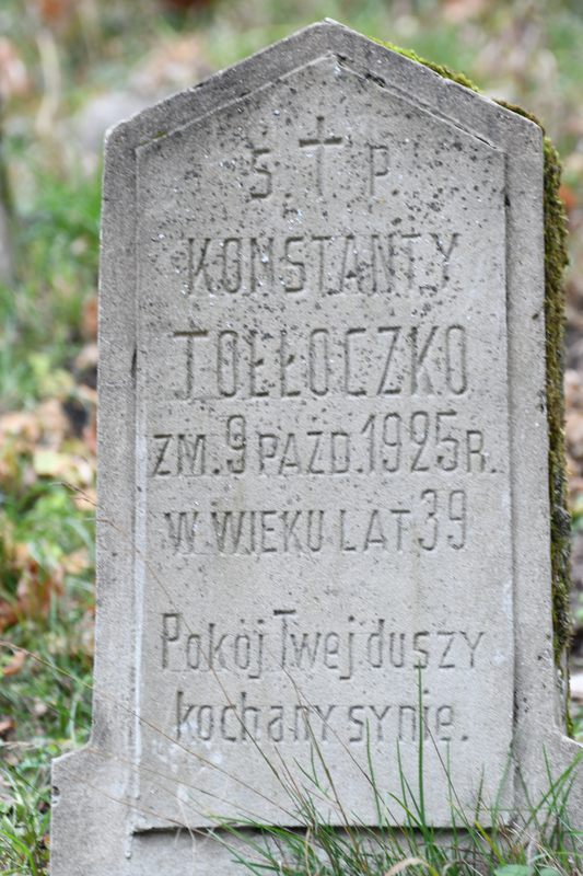 Inskrypcja z nagrobka Konstantego Tołłoczko, cmentarz Na Rossie w Wilnie, stan z 2019 r.