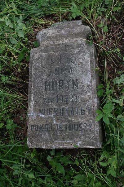 Fragment poprzedniego cokołu nagrobka rodziny Huryn, cmentarz Na Rossie w Wilnie, stan z 2013 r.