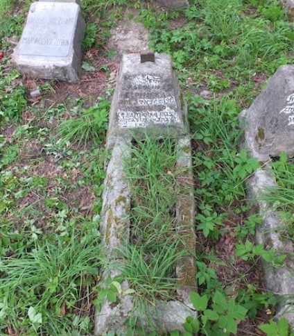 Nagrobek Karoliny Lipińskiej, cmentarz na Rossie, stan z 2013 roku