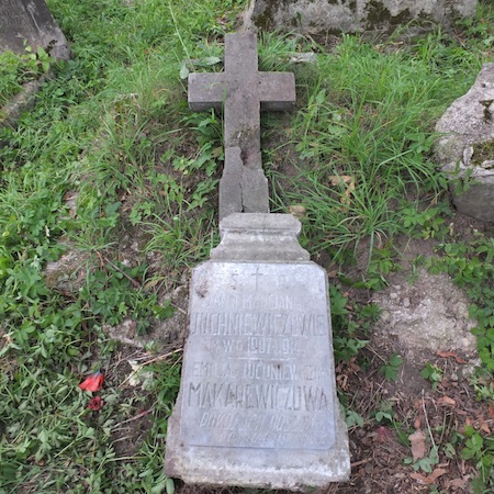 Nagrobek Jana i Marii Juchniewiczów i Emilii Makarewicz, cmentarz na Rossie, stan z 2013 roku