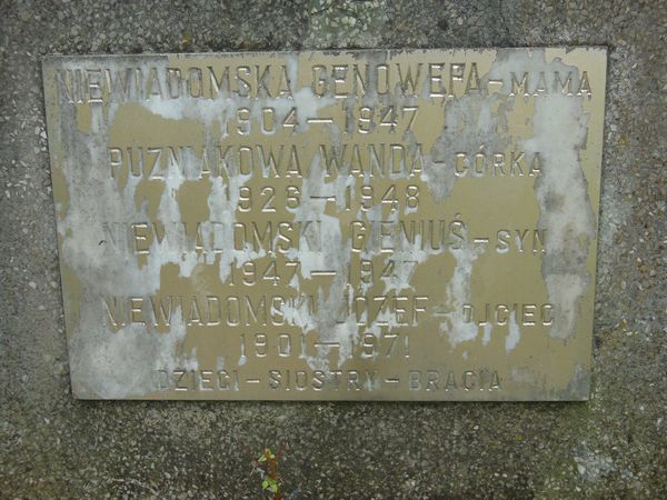 Fragment of the tombstone of the Niewiadomski family and Wanda Puzniak, Na Rossie cemetery in Vilnius, as of 2013.