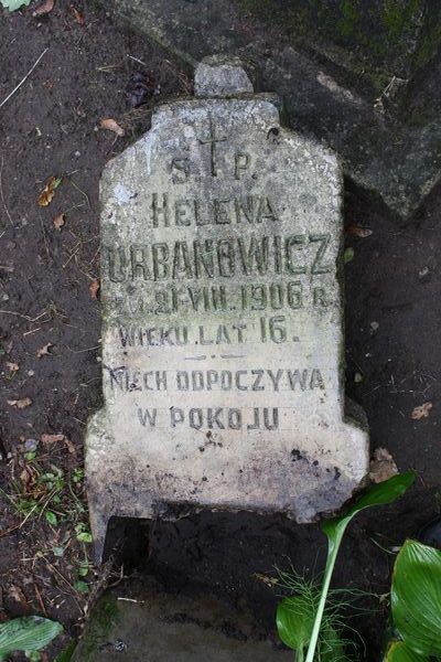 Fragment nagrobka Heleny Urbanowicz, cmentarz Na Rossie w Wilnie, stan z 2013 r.