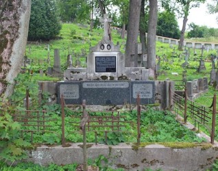 Grobowiec rodziny Misiewiczów, cmentarz na Rossie, stan z 2013 roku