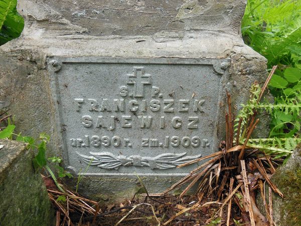 Fragment of the gravestone of Franciszek Sajewicz and N.N., Na Rossie cemetery in Vilnius, as of 2013.