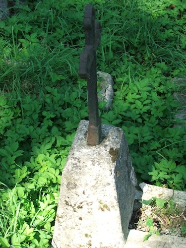 Fragment nagrobka Jana Dzisiewicza, cmentarz na Rossie, stan z 2013 roku