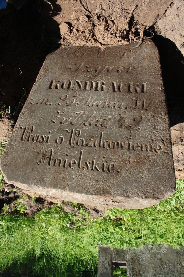 Nagrobek Izydora Kondrackiego, cmentarz na Rossie w Wilnie, stan z 2013