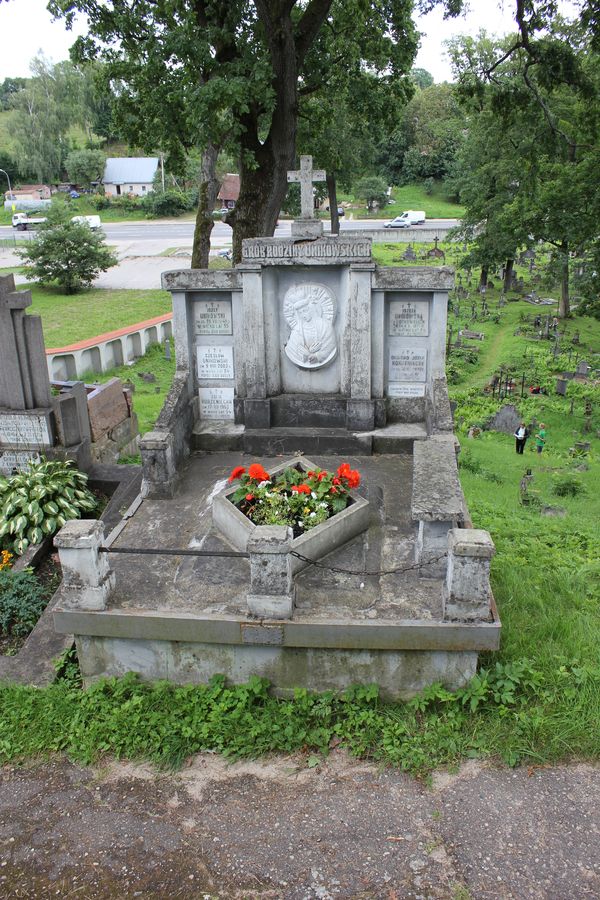 Tomb of the Unikovskis, Ross Cemetery in Vilnius, as of 2013.