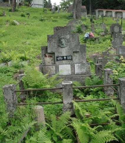 Nagrobek rodzin Hniedziewicz, Pieszkow i Poskoczym, cmentarz na Rossie w Wilnie, stan z 2013