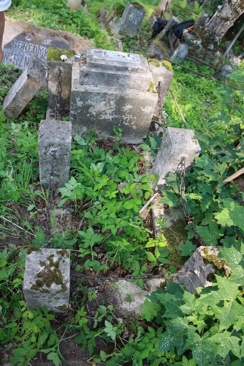 Fragment of Halina Olendzka's gravestone from the Ross Cemetery in Vilnius, as of 2013.