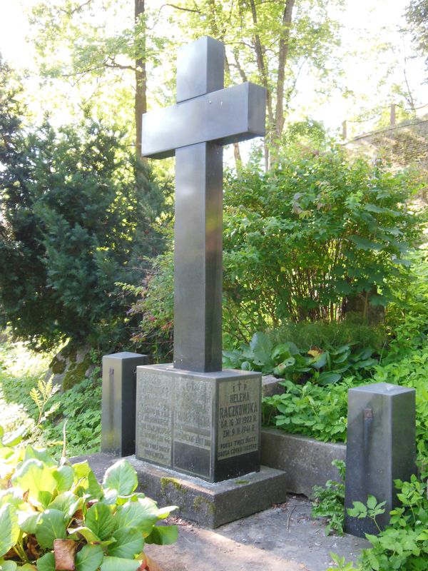 Fragment grobowca Eleonory i Heleny Raczkowskich oraz Karoliny i Ludwika Tomczyk z cmentarza na Rossie w Wilnie, stan z 2013 r.