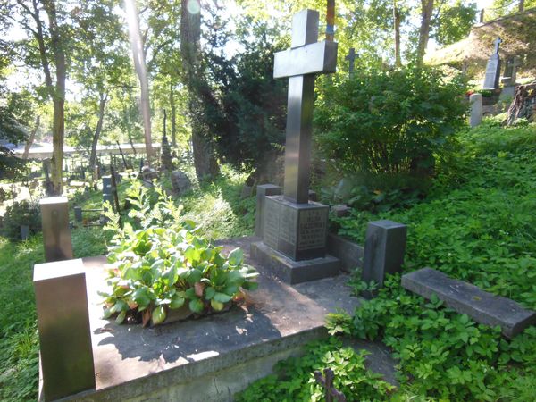 The tomb of Eleonora and Helena Raczkowski and Karolina and Ludwik Tomczyk from the Ross Cemetery in Vilnius, as of 2013.