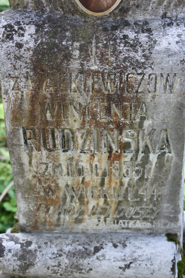 Fragment nagrobka Wincenty i Witolda Rudziańskich z cmentarza na Rossie w Wilnie, stan z 2013 r.