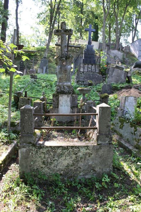 The tombstone of Vincent and Vytautas Rudzinski at Rossa in Vilnius, as of 2013.