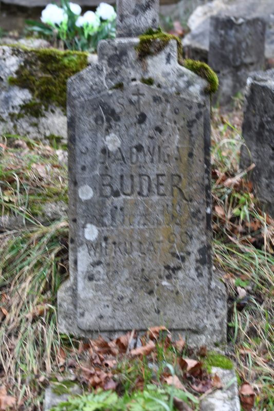 Fragment nagrobka Jadwigi Buder, cmentarz Na Rossie w Wilnie, stan z 2019 r.