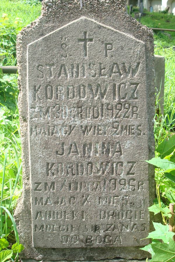 Fragment nagrobka Janiny i Stanisława Kordowicz, z cmentarza na Rossie w Wilnie, stan z 2013 roku