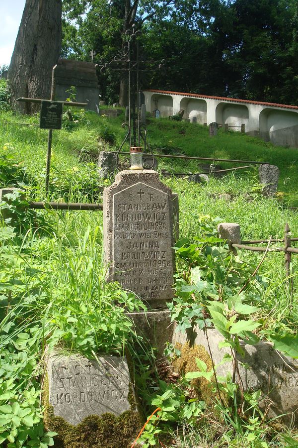 Tombstone of Janina and Stanislaw Kordowicz, Na Rossie cemetery in Vilnius, as of 2013