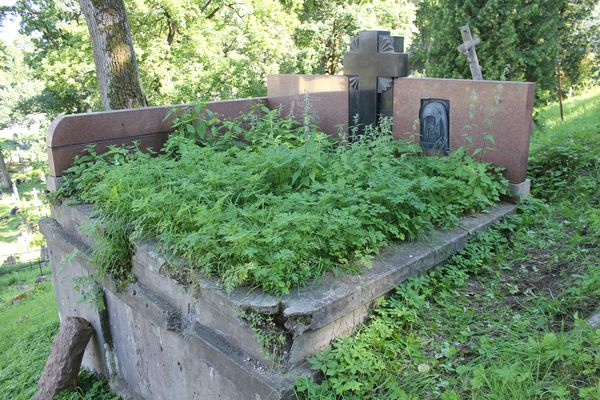 Nagrobek Janiny Kubickiej, cmentarz na Rossie w Wilnie, stan z 2013 r.