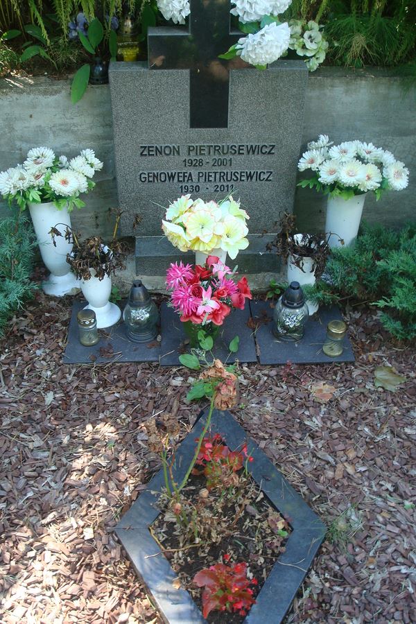 Tomb of Genowefa and Zenon Pietrusewicz, Na Rossie cemetery in Vilnius, as of 2013