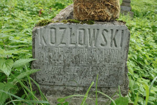 Fragment nagrobka Piotra Kozłowskiego, cmentarz na Rossie w Wilnie, stan z 2013