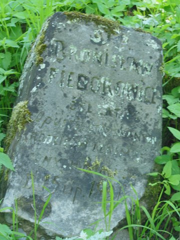 Fragment nagrobka Bronisława Fiedorowicza z cmentarza na Rossie w Wilnie, stan z 2013 r.