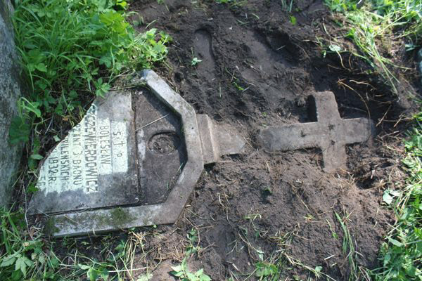 Надгробок Болеслава Щев'єрдовича з кладовища Росса у Вільнюсі, станом на 2013 рік.
