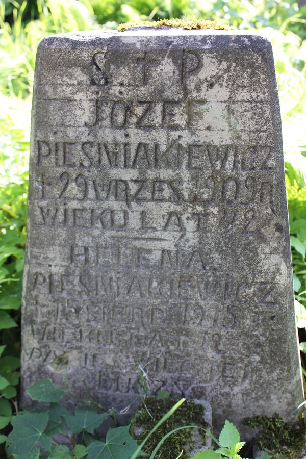 Inskrypcja nagrobka Heleny i Józefa Pieśniakiewiczów, cmentarz Na Rossie w Wilnie, stan z 2013