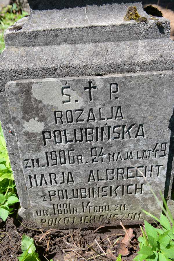 Fragment nagrobka Marii Albrecht i Rozalii Połubińskiej, z cmentarza na Rossie w Wilnie, stan z 2013 roku