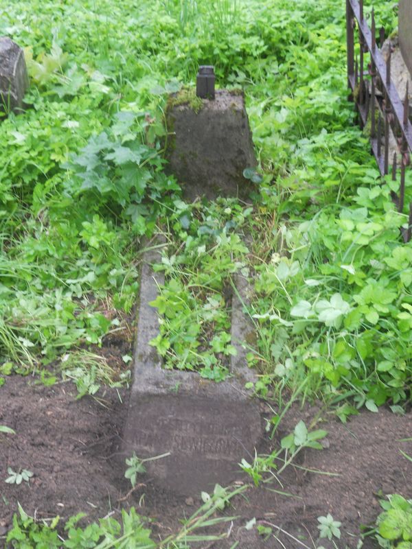Tombstone of Olimpia Apanasewicz and Wincenty Apanasewicz, Rossa cemetery in Vilnius, as of 2013