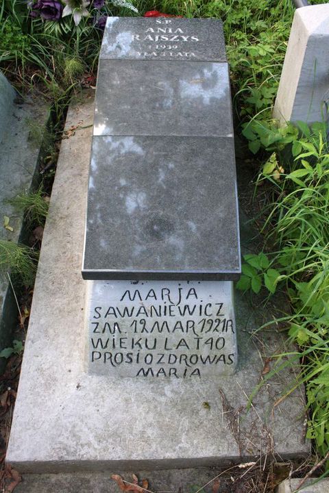 Tombstone of Anna Rajszys and Maria Sawaniewicz, Ross cemetery in Vilnius, as of 2013.