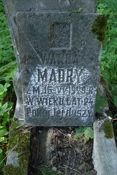 Inscription on the pedestal of Wanda Madry's gravestone, Na Rossie cemetery in Vilnius, as of 2013