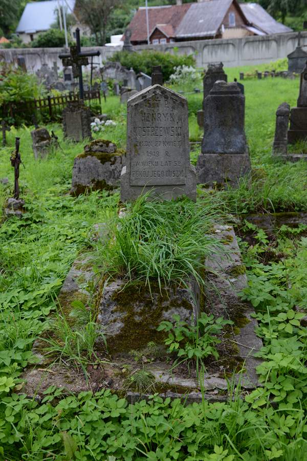 Tombstone of Henryk Kostrzewski, Na Rossie cemetery in Vilnius, as of 2013