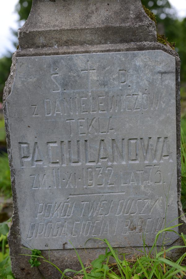 Inskrypcja na cokole nagrobka Tekli Paciulan, cmentarz Na Rossie w Wilnie, stan z 2013
