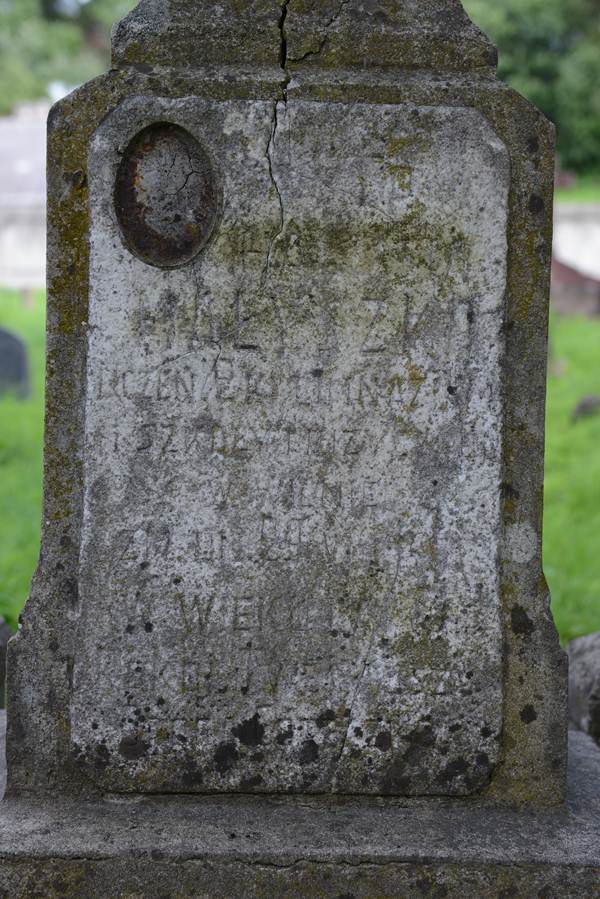 Inscription on the pedestal of the gravestone of Halina and Eugeniusz Malyszek, Na Rossie cemetery in Vilnius, as of 2013