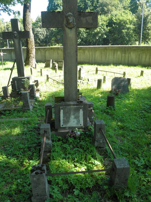 Nagrobek Floriana Ostromeckiego, cmentarz Na Rossie w Wilnie, stan z 2013 r.