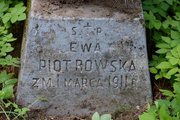 Nagrobek Ewy Piotrowskiej, cmentarz Na Rossie w Wilnie, stan z 2013