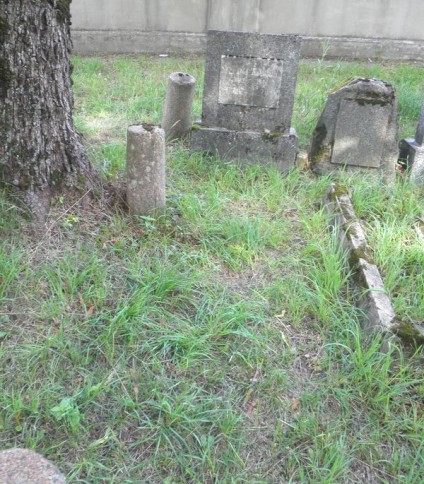 Nagrobek Stefanii i Edwarda Szumskich, cmentarz Na Rossie w Wilnie, stan z 2013 r.