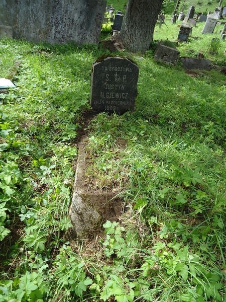 Tombstone of Justyna Ilgiewicz, Na Rossie cemetery in Vilnius, as of 2013