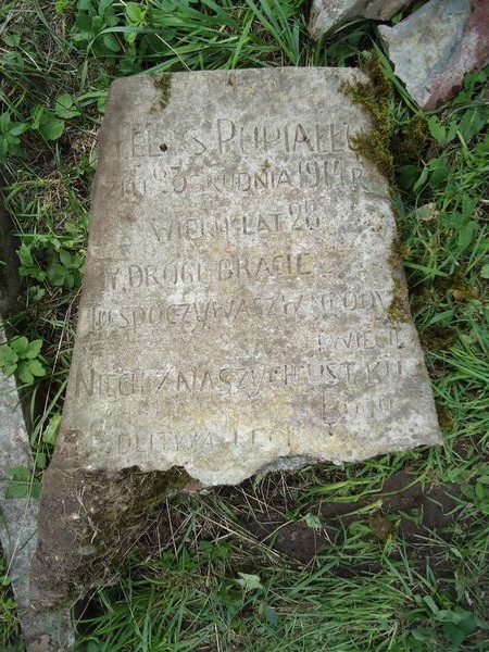 Fragment of a tombstone of Feliks Pupiallo, Na Rossie cemetery in Vilnius, as of 2013
