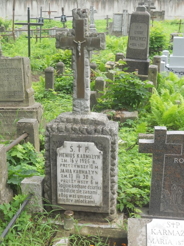 Tombstone of Henryk and Janina Karmazyn, Ross Cemetery in Vilnius, as of 2013