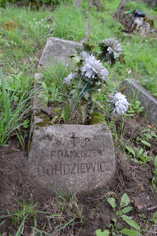 Tombstone of Franciszek Bohdziewicz, Na Rossie cemetery in Vilnius, state of 2013