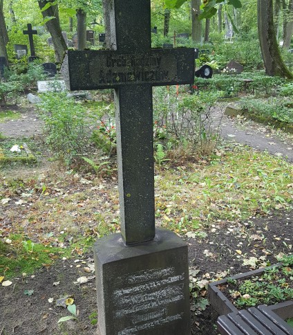 Nagrobek Romualda, Stanisławy, Wiktorii Adamowiczów, cmentarz św. Michała w Rydze, stan z 2021 r.