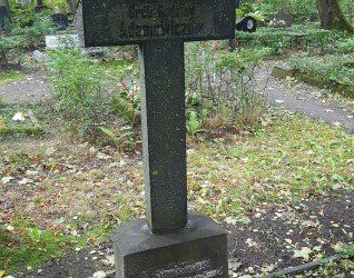 Nagrobek Romualda, Stanisławy, Wiktorii Adamowiczów, cmentarz św. Michała w Rydze, stan z 2021 r.