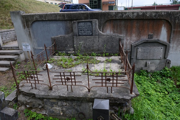 Tomb of Michalina and Antoni Bisikirski, Na Rossie cemetery in Vilnius, as of 2013