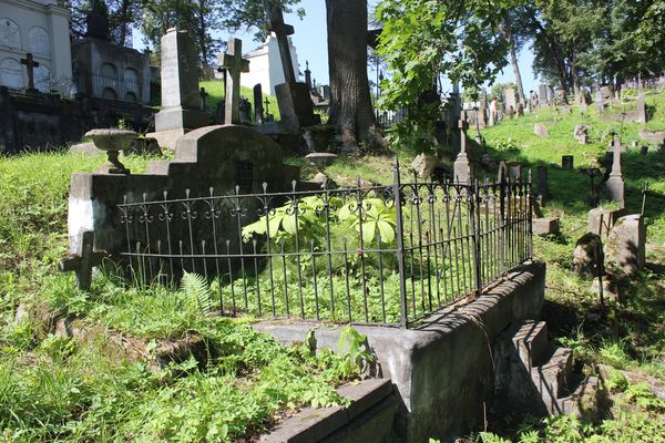 Tomb of Antoni and Czeslaw Raczkowski, Rossa cemetery in Vilnius, state 2014