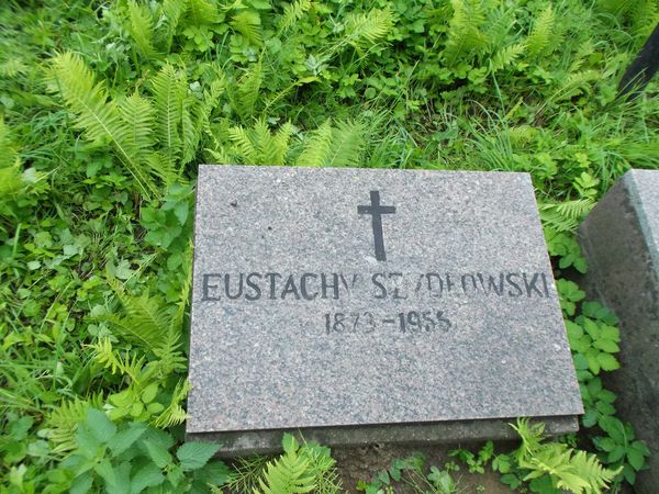 Nagrobki Eustachego Szydłowskiego, Bolesława Wojcickiego i Stefanii Zuj, cmentarz na Rossie w Wilnie, stan na 2013 r.
