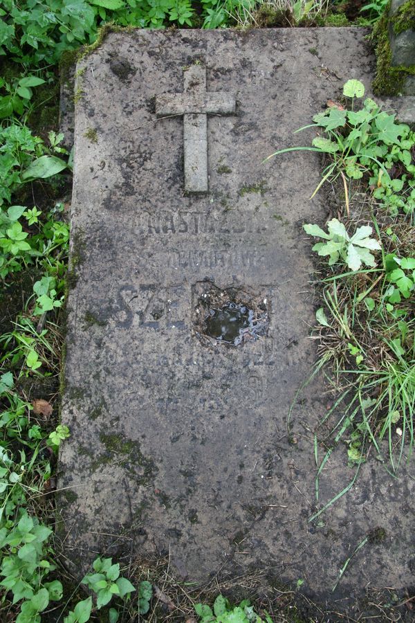 A fragment of the tombstone of Antonina Gutowska and Anastasia Sze(miot), Na Rossie cemetery in Vilnius, as of 2013