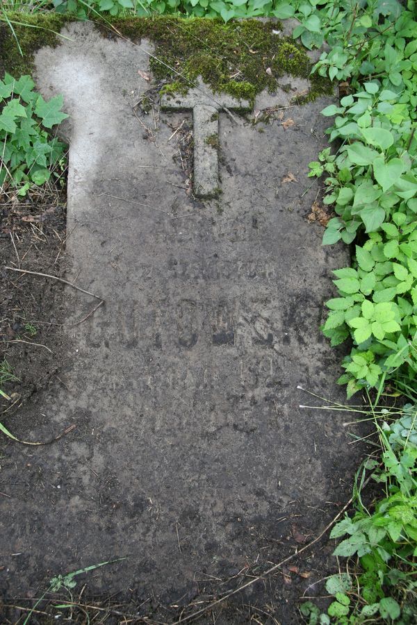 A fragment of the tombstone of Antonina Gutowska and Anastasia Sze(miot), Na Rossie cemetery in Vilnius, as of 2013