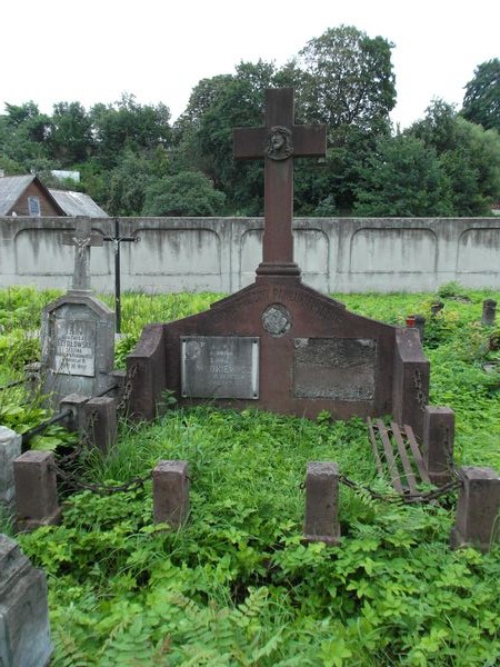 Tomb of the Pawlukiewicz family (including Anna), Ross cemetery in Vilnius, as of 2013.
