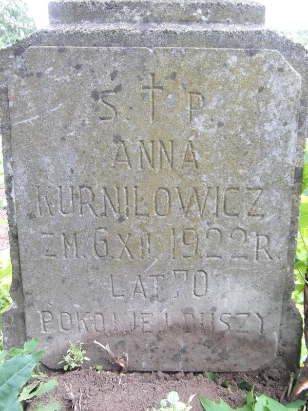 Inscription on the gravestone of Anna Kurnilowicz, Na Rossie cemetery in Vilnius, as of 2013